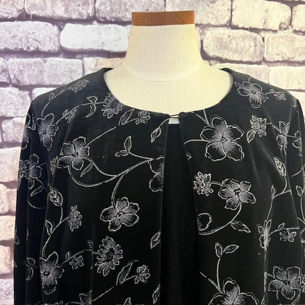 Briggs Black & Silver Cardigan W/ Attached Tank Size 1X - Picture 2 of 8